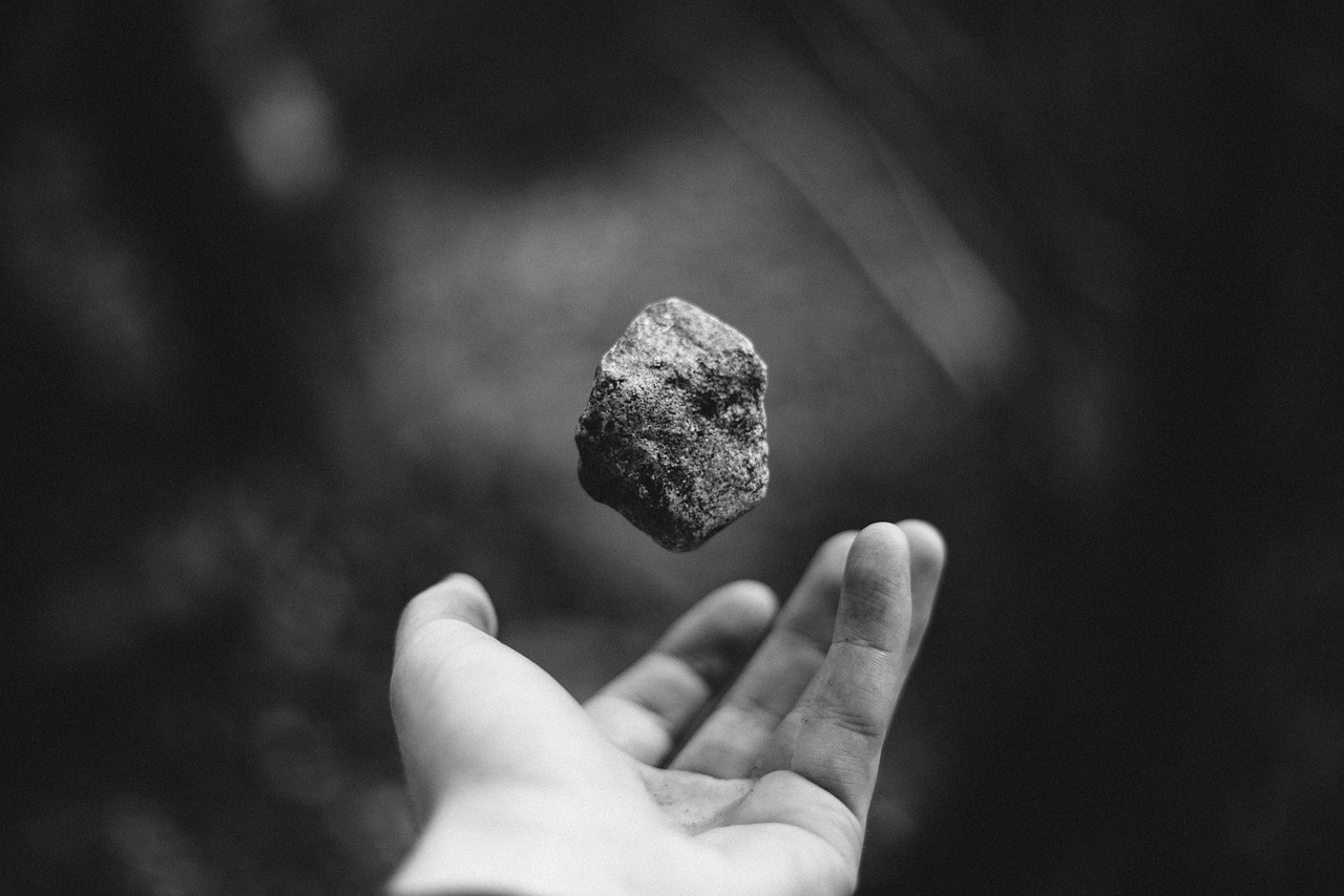 探索超越光速的可能性，最新科学发现揭示超光速现象