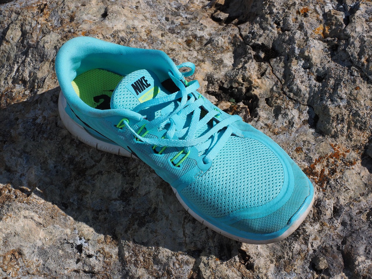 五月Nike欧文新款运动鞋，潮流引领，风采展现