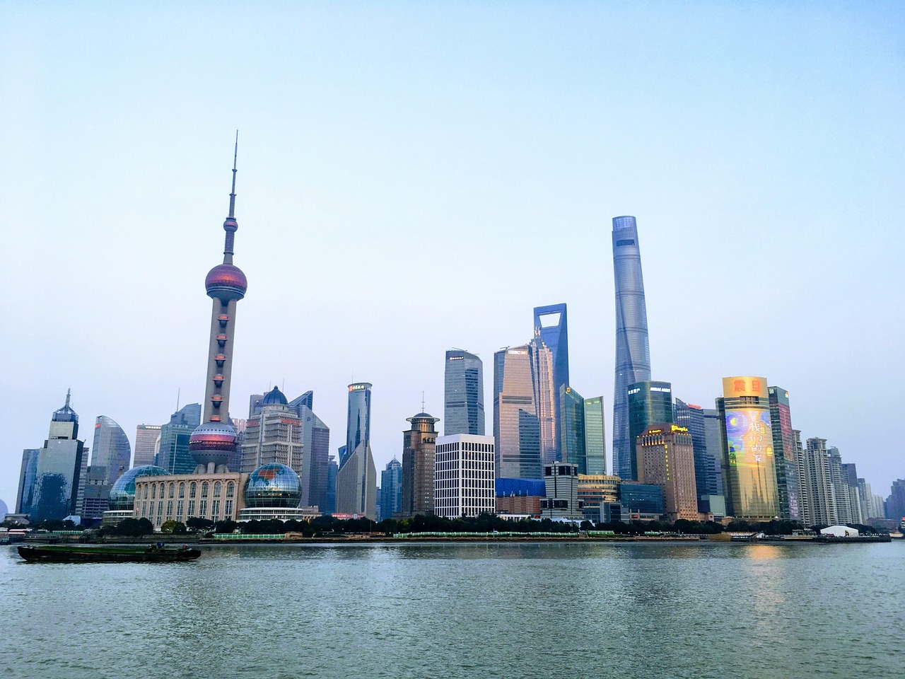 五月股市行情下的东方明珠，深度解析股票行情600127